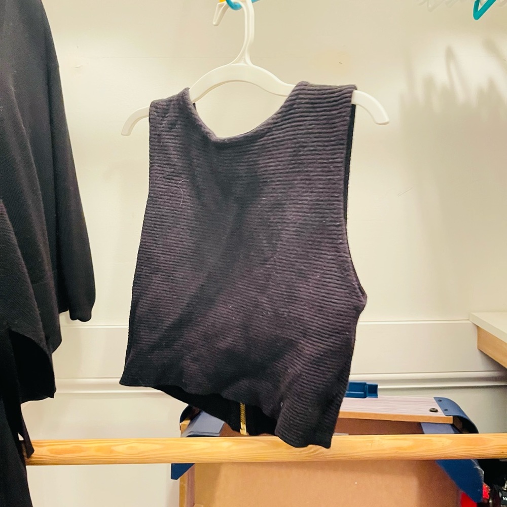 Black zip up tank